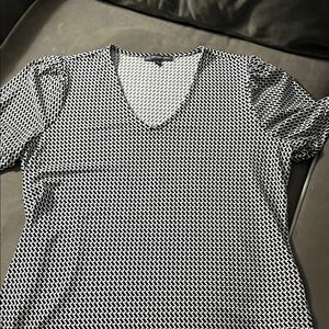 Adrianna Papell Black and White Patterned Short Sleeve Top